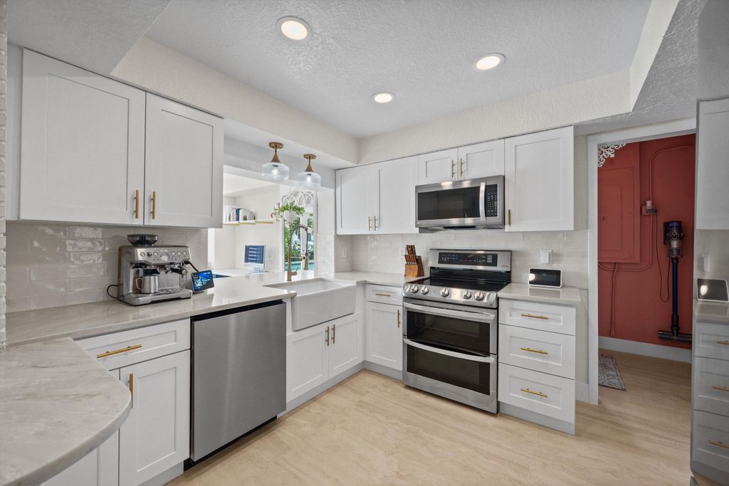 160 SE 9TH Street, photo 9