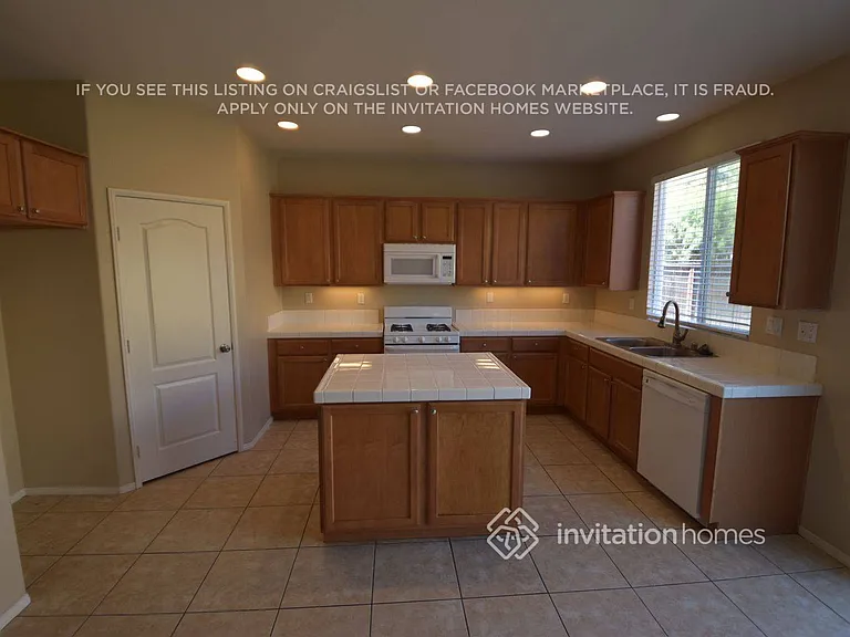3890 Bluff St — Photo 3