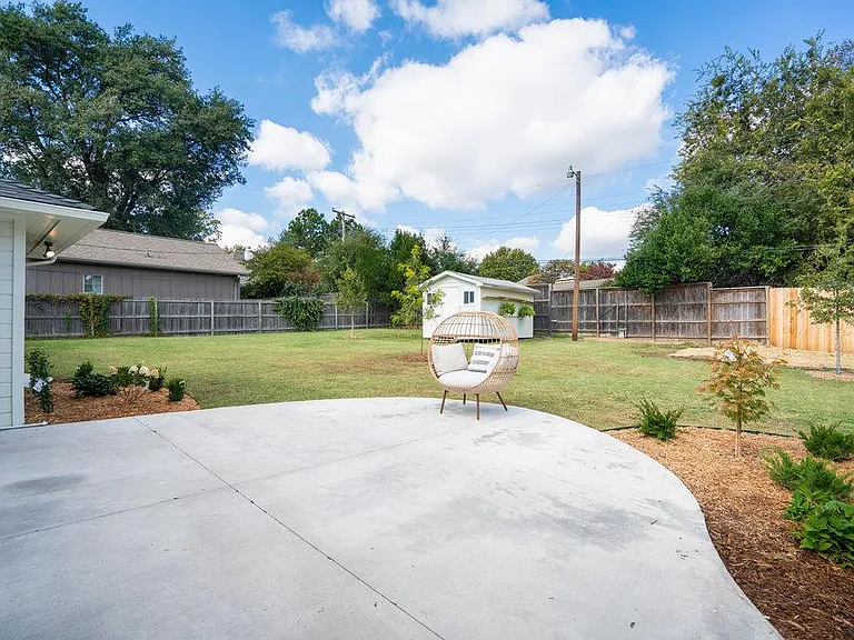 2923 E 27th Pl — Photo 36