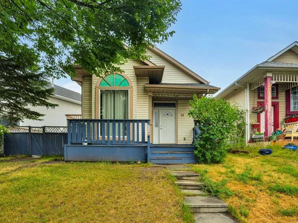 28 W Martinridge Rd NE, Calgary, AB T3J 3L4