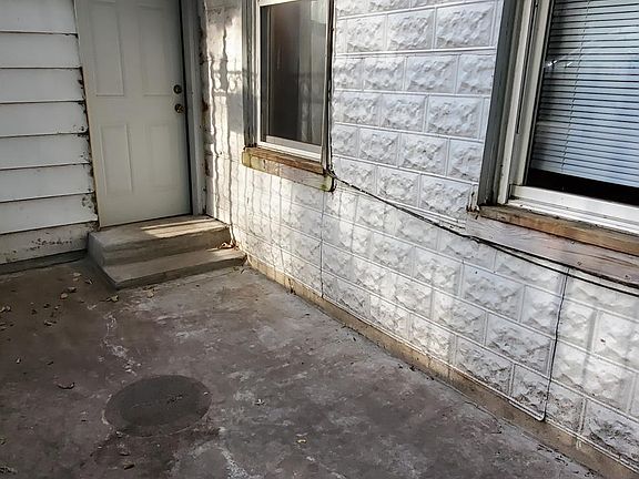 2nd image of 2067 N Leavitt St #G
