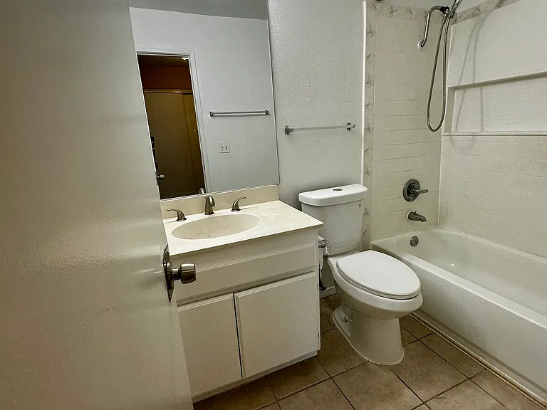 2447 Huntington Dr #11 — Photo 13