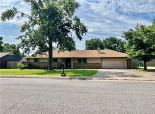 2001 Hummingbird Dr, Springdale, AR 72764