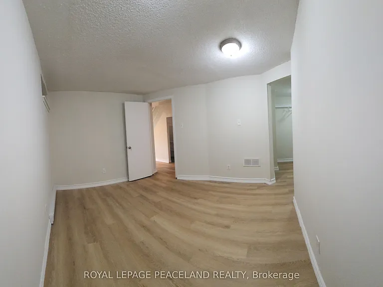558 Spadina Cres #1 — Photo 11