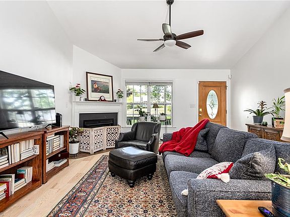 3rd image of 8303 Dorwood Dr