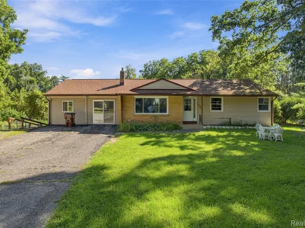 2705 Glendale Rd, Jackson, MI 49203