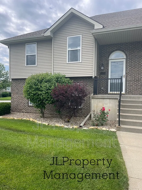 3 bed, 2.0 bath, 1520 sqft, $1,925 — Photo 1