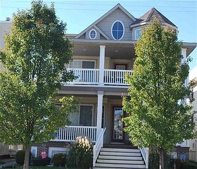 1st image of 830 Brighton Pl