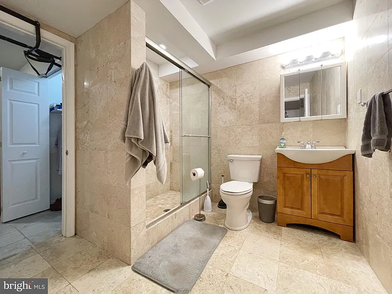 1131 Green St #1 — Photo 15