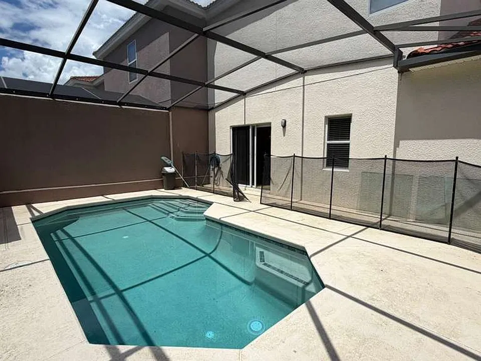 4562 Ada Ln