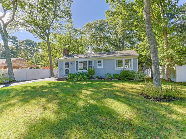 9 Winchester Drive, East Falmouth, MA 02536