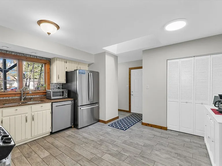 1705 Lake Shore Dr — Photo 9