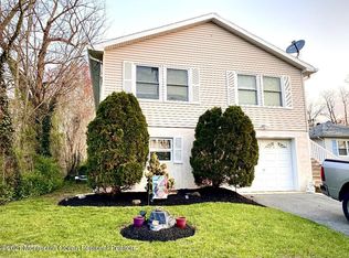 15 E 4th St, Howell, NJ 07731