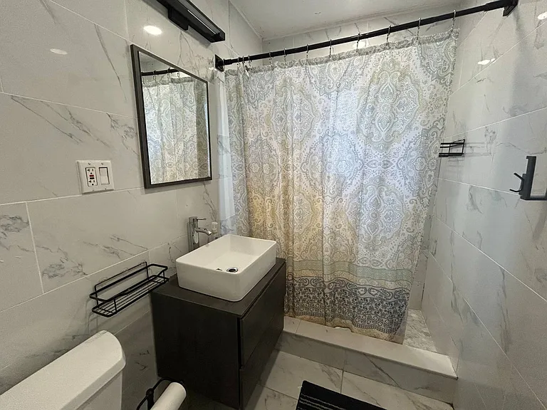 1080 Rhinelander Ave #1 — Photo 2