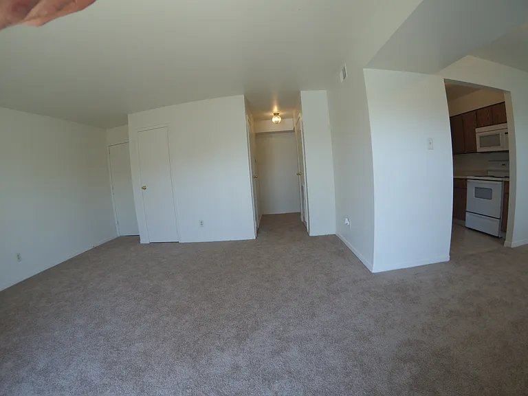 Lakeside Apartments at Walnut Hills — Photo 17