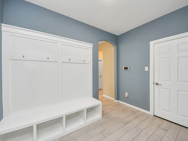 28215 Shorecrest Ln — Photo 39