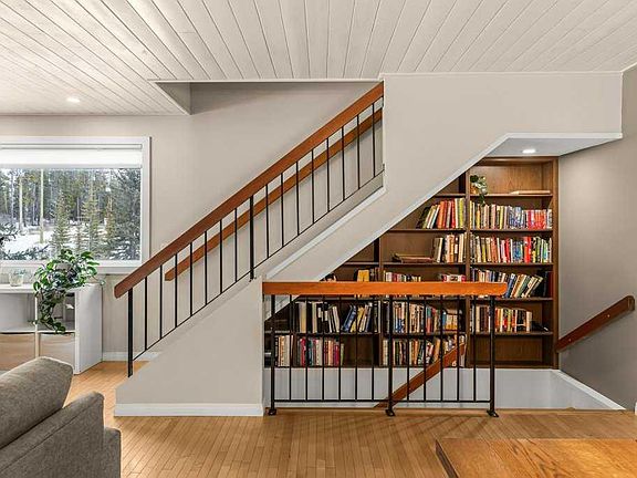 4th image of 1061 W Evergreen Cir #1