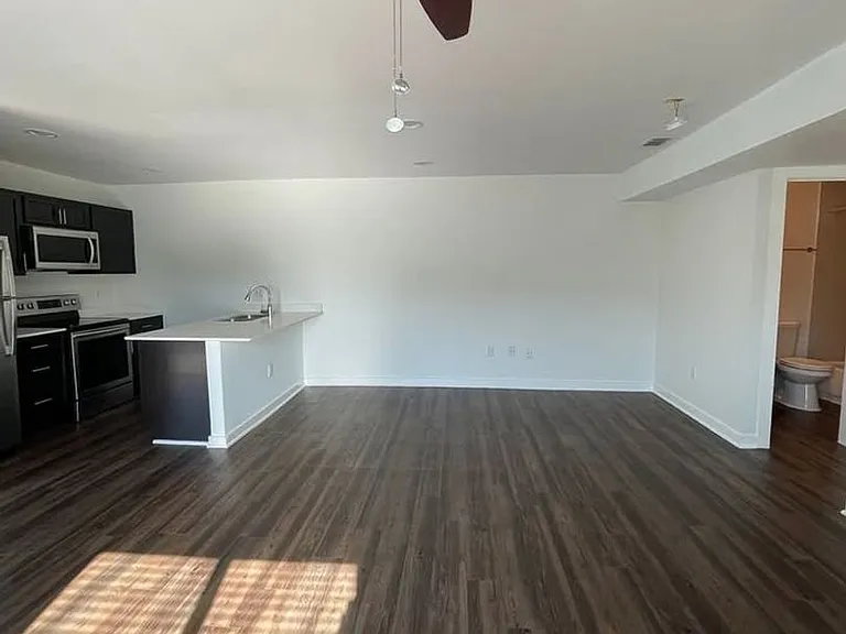 2106 Bennett Ave — Photo 4