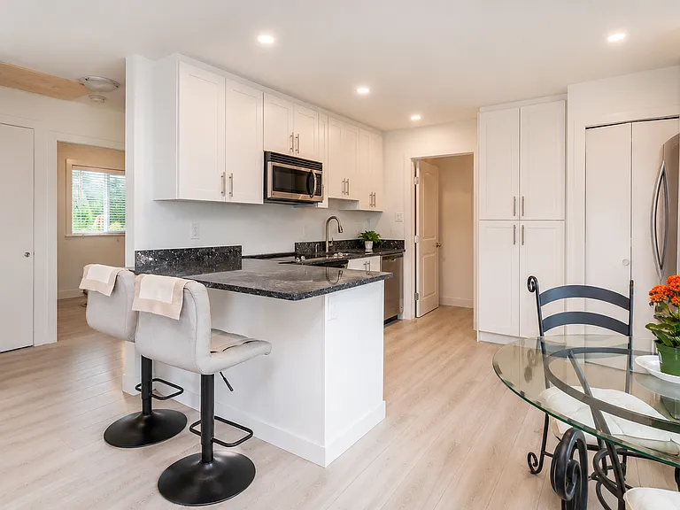 512 W 21st St — Photo 3