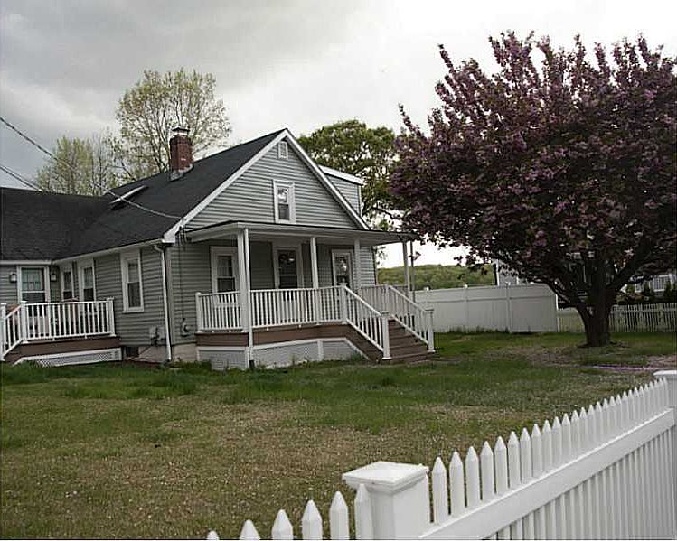 1st image of 264 Larch St