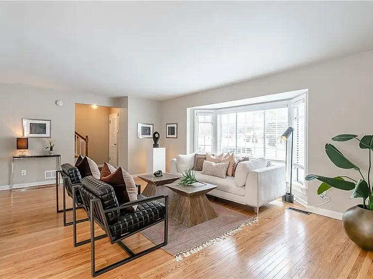 75 Ellingwood Dr — Photo 5