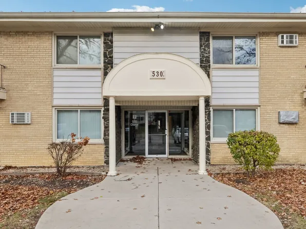 530 Chase Dr APT 4, Clarendon Hills, IL 60514