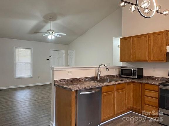 2nd image of 131 Island Terrace Rd