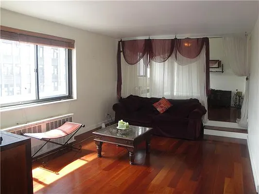 Sold by R New York | media 7