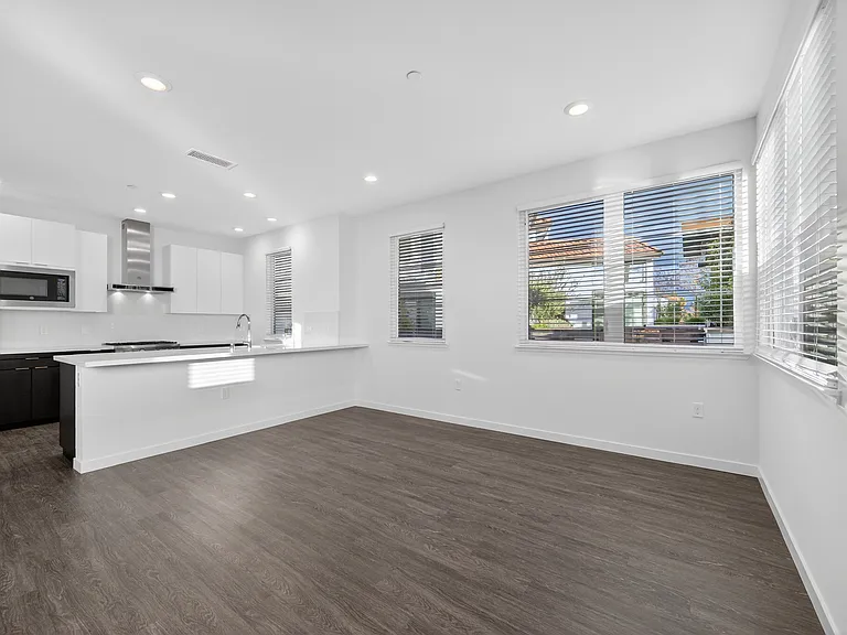 1850 El Camino Real #210 — Photo 3