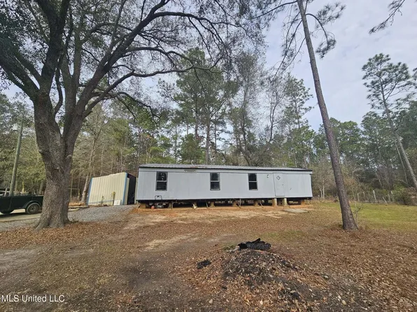 120 Knollcrest Dr, Lucedale, MS 39452