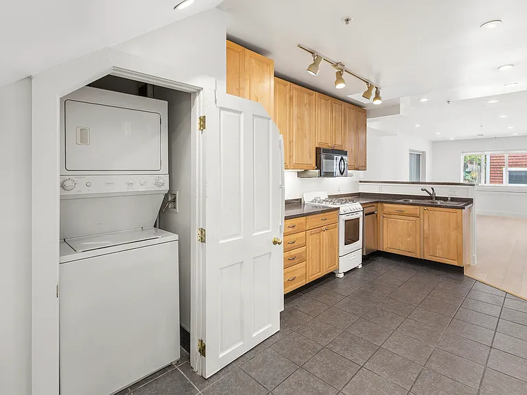 1424 Grove St #A — Photo 3