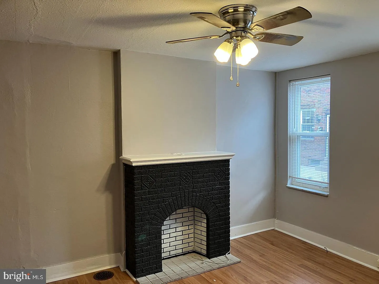 2 bed, 1.0 bath, 1078 sqft, $1,550 — Photo 3