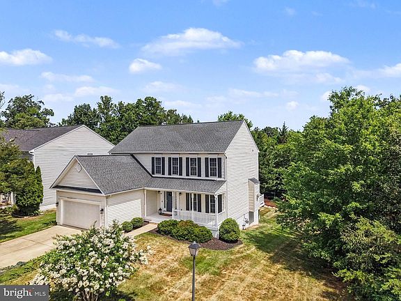 3rd image of 48 Newbury Dr