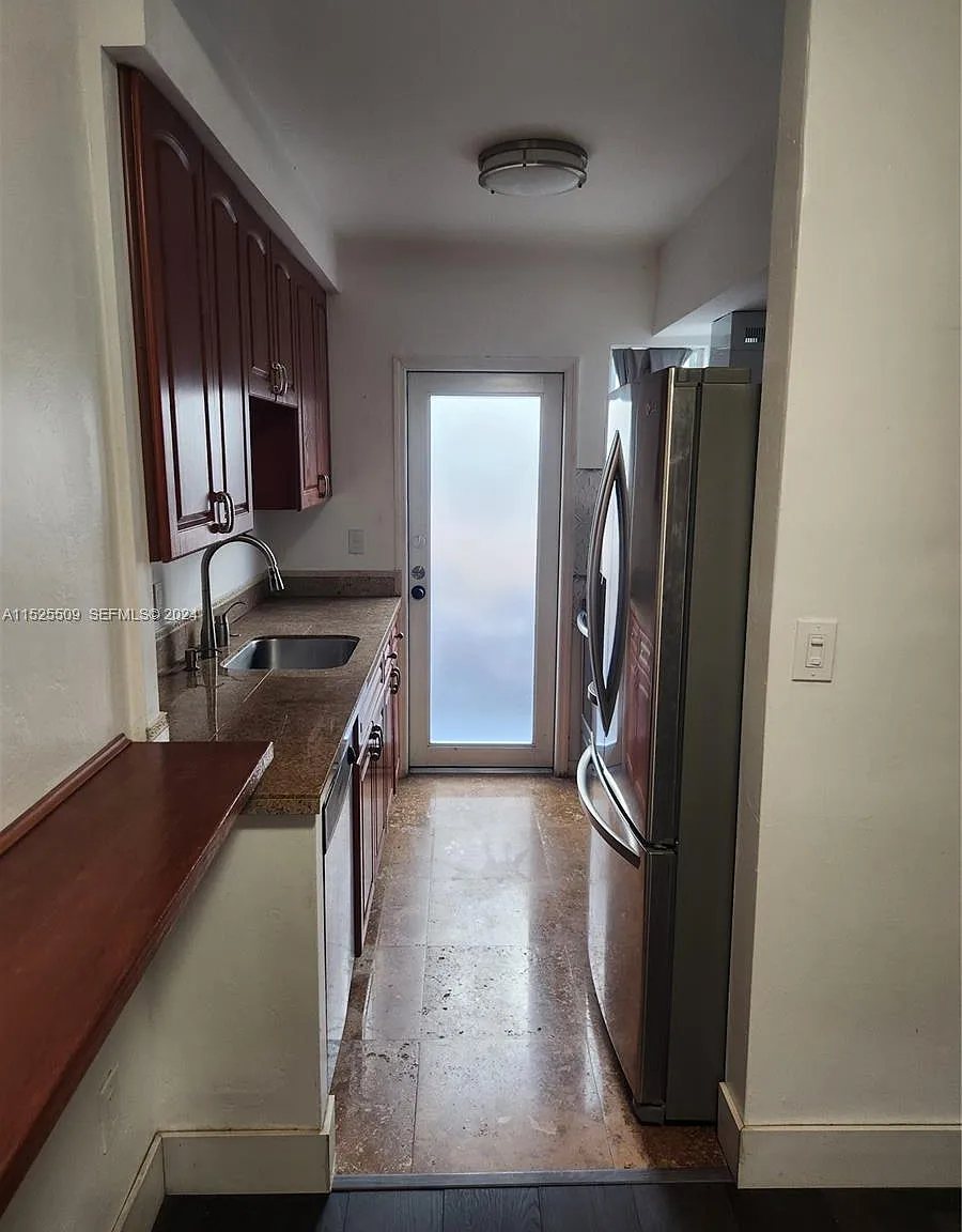 Studio, 430 sqft, $1,675 — Photo 3