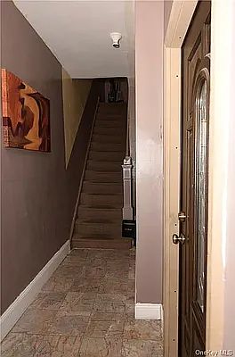 2nd image of 635 Saint Lawrence Ave