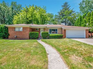 27405 La Rose Dr, Warren, MI