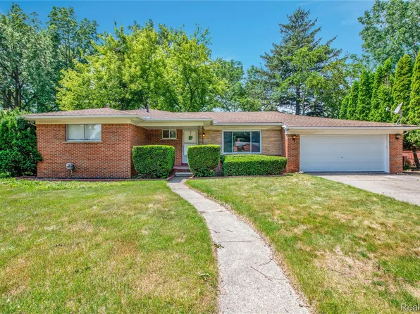 27405 La Rose Dr, Warren, MI 48093