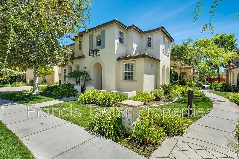 3 bed, 2.5 bath, 1904 sqft, $5,500 — Photo 4