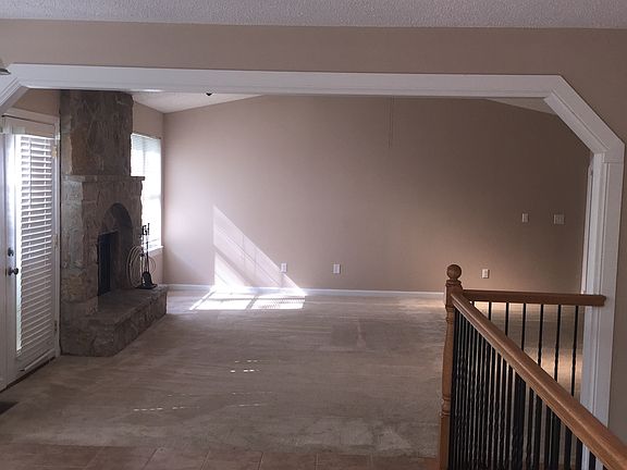 4th image of 124 Claybrook Ct
