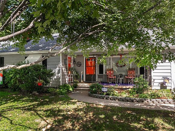 2nd image of 609 Lakeside Ave