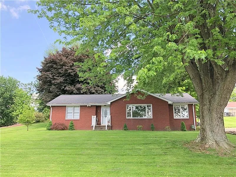 1044 Lakeview Dr photo 1