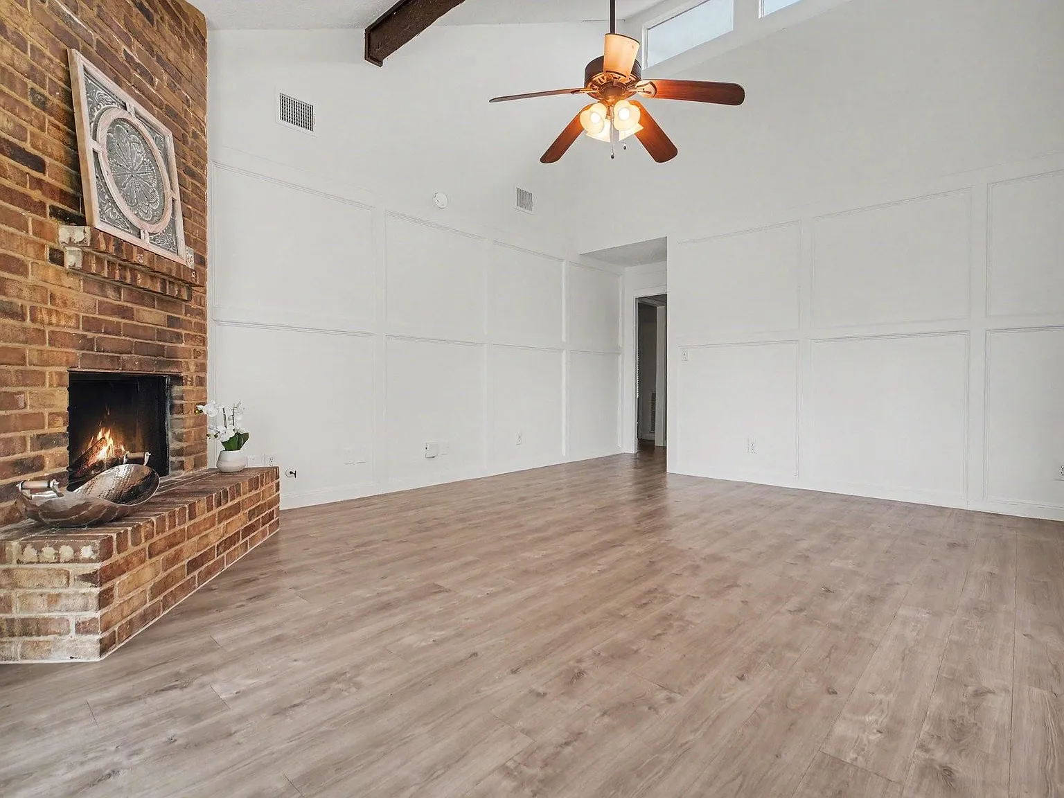 3 bed, 2.0 bath, 1274 sqft, $1,990 — Photo 3