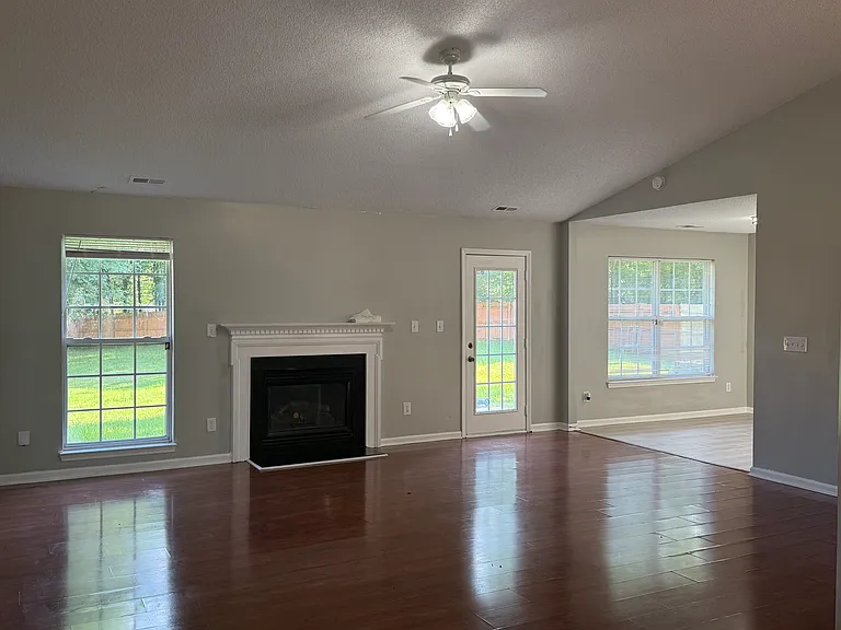 3235 Silver Spur Ct — Photo 6