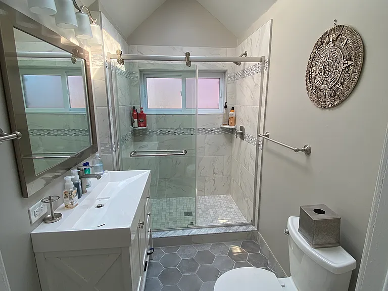 1320 N Hoyne Ave #2 — Photo 3