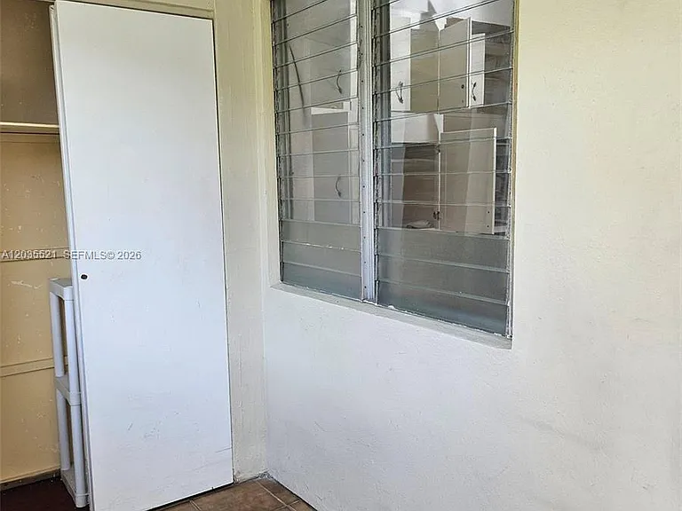 709 NE 4th Ct #6 — Photo 5