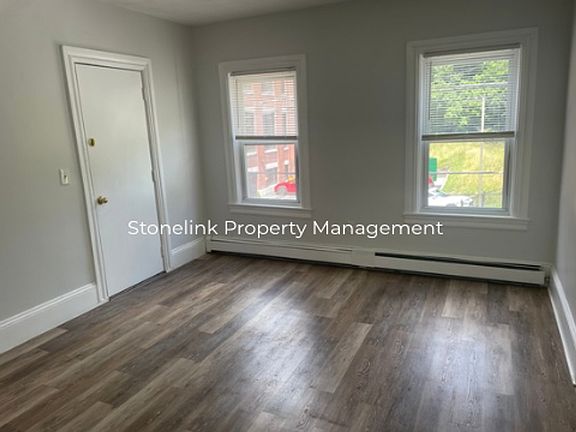 4th image of X61 Elm St #2L