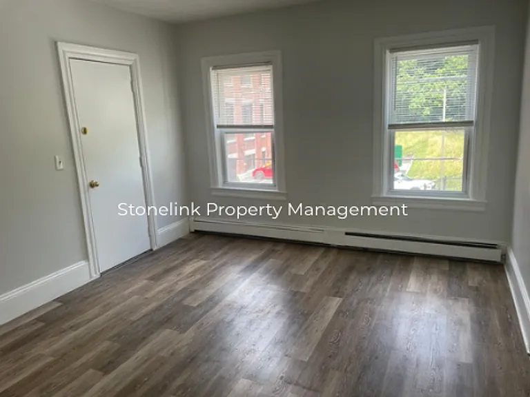 X61 Elm St — Photo 4