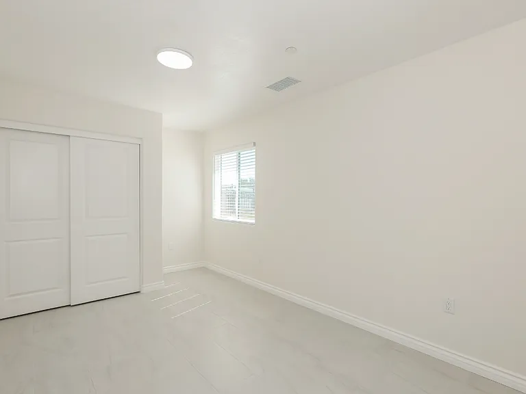 Spacious 3BR/2BA Home with Open Floor Plan, Garage & Washer/Dryer — Photo 14