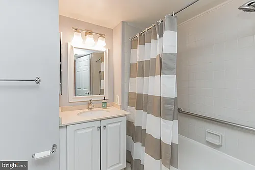 10101 Grosvenor Pl Photo 1