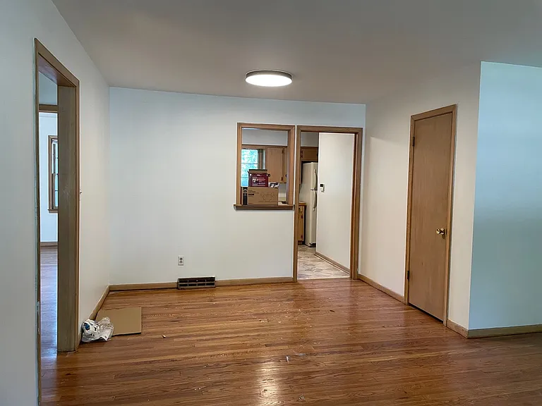 731 W 85th St — Photo 2